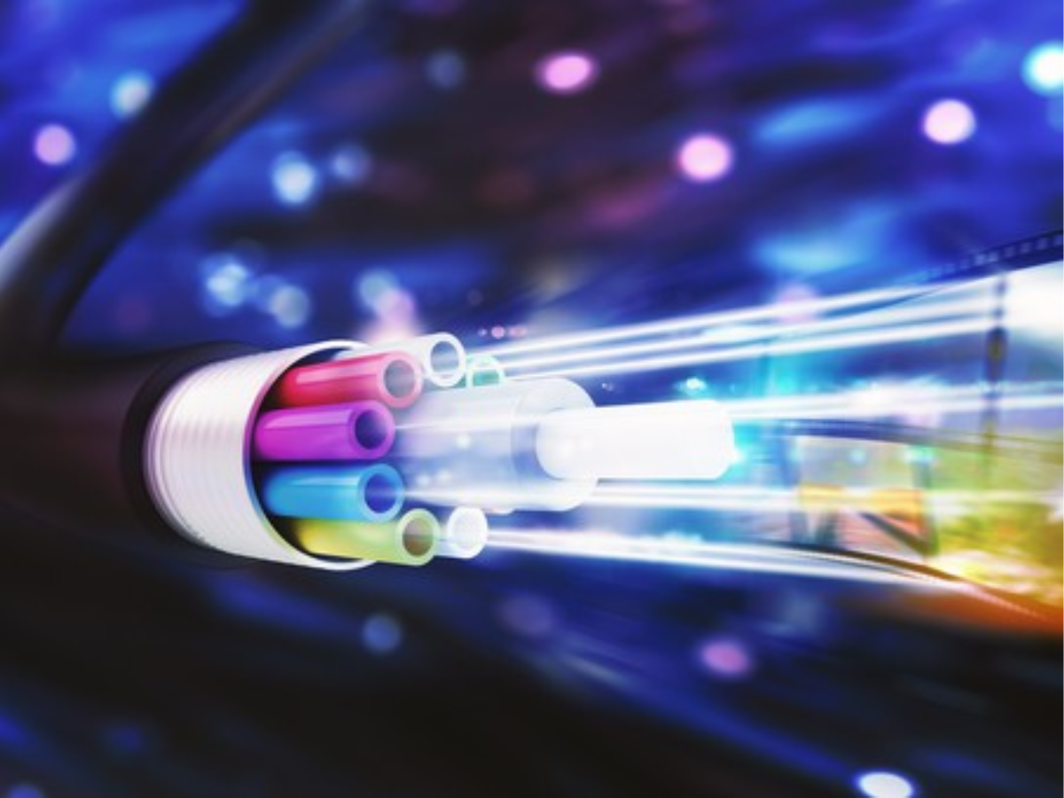 Multi-colored fiber optic cable with light transmission illustrating optical signal quality and OSNR in fiber optic communications