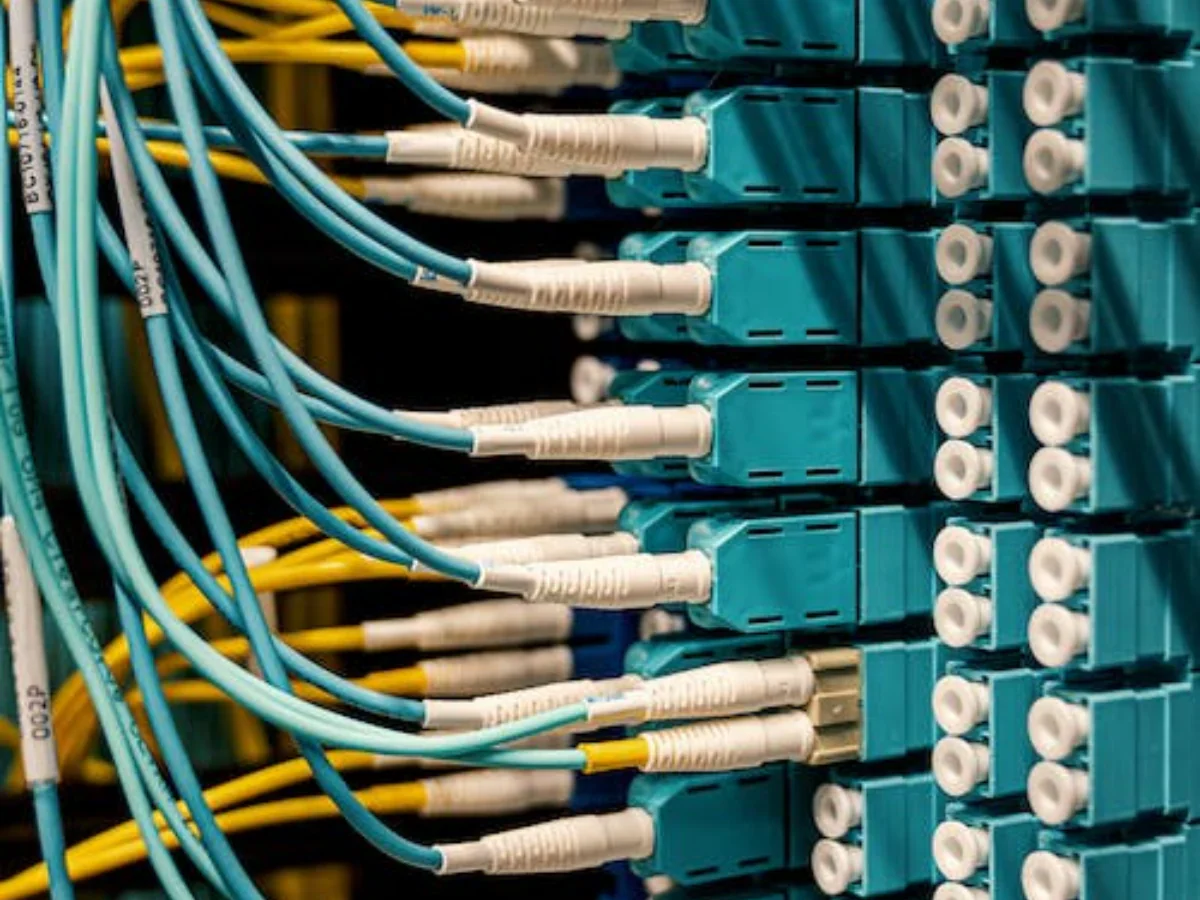 Fiber optic LC connectors and cables connected to patch panel for 400G to 100G breakout configuration in data center